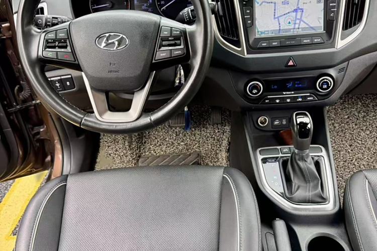 Used Hyundai ix25 2015 1.6L Automatic Two-Wheel-Drive Deluxe DLX Model Interior 2