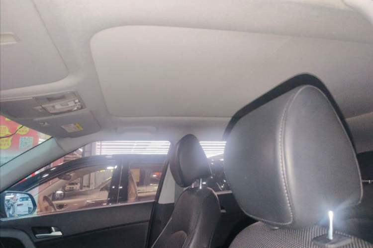 Used Hyundai ix25 2015 1.6L Automatic Two-Wheel Drive Smart GLS Trim Interior 5
