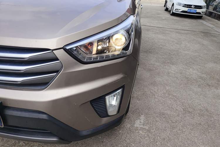 Used Hyundai ix25 2015 1.6L Automatic Two-Wheel-Drive Deluxe DLX Model Left Front Headlight