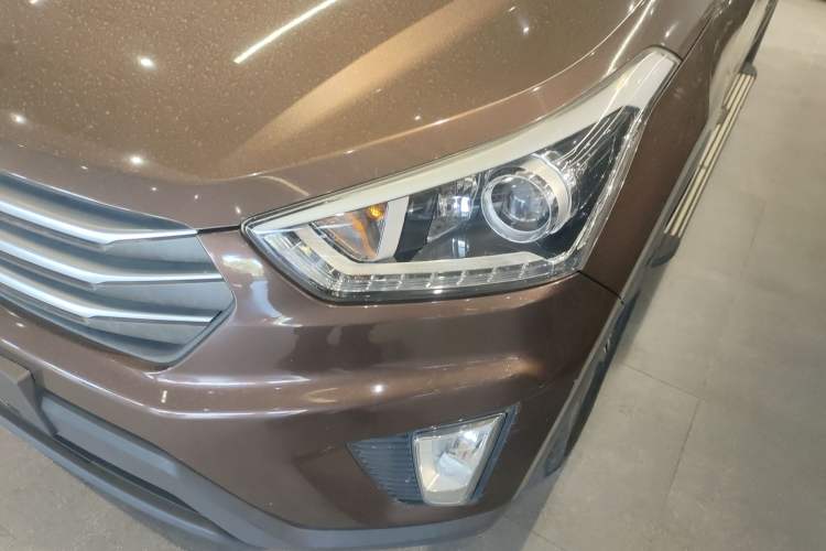 Used Hyundai ix25 2015 1.6L Automatic Two-Wheel-Drive Deluxe DLX Model Left Front Headlight
