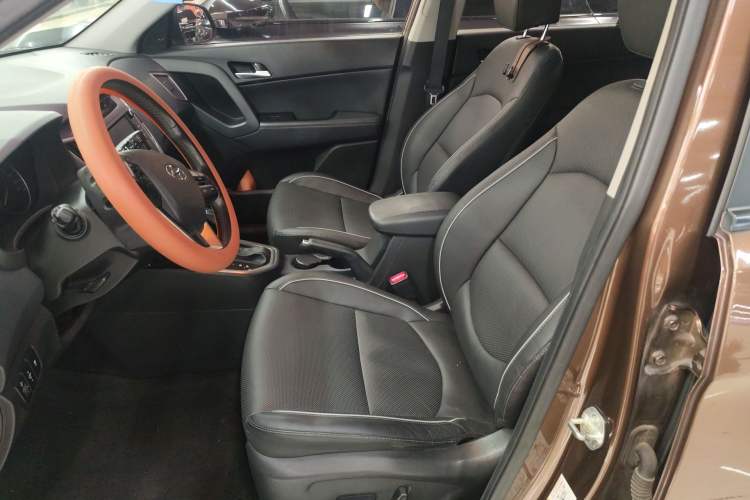 Used Hyundai ix25 2015 1.6L Automatic Two-Wheel-Drive Deluxe DLX Model Left Front Seat