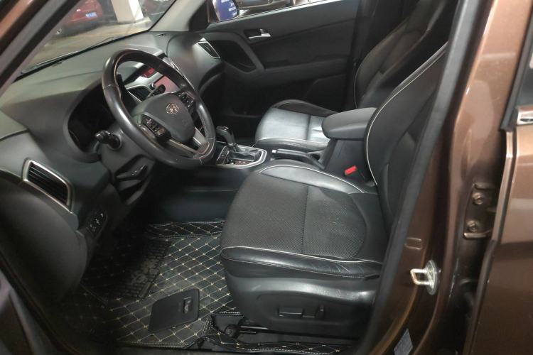 Used Hyundai ix25 2015 1.6L Automatic Two-Wheel-Drive Deluxe DLX Model Left Front Seat