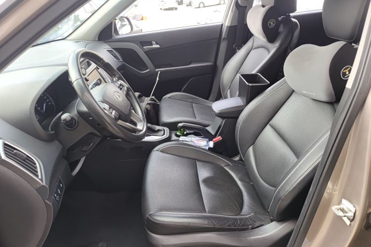 Used Hyundai ix25 2015 1.6L Automatic Two-Wheel-Drive Deluxe DLX Model Left Front Seat