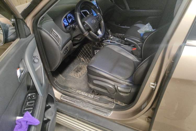 Used Hyundai ix25 2015 1.6L Automatic Two-Wheel Drive Smart GLS Trim Left Front Seat