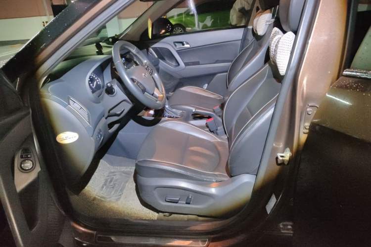 Used Hyundai ix25 2015 1.6L Automatic Two-Wheel-Drive Deluxe DLX Model Left Front Seat