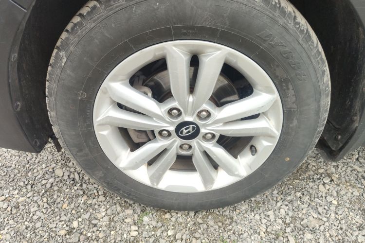 Used Hyundai ix25 2015 1.6L Automatic Two-Wheel Drive Fashionable GS Model Left Front Wheel Hub