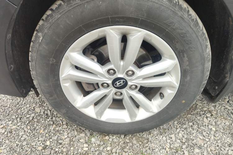 Used Hyundai ix25 2015 1.6L Automatic Two-Wheel Drive Fashionable GS Model Left Front Wheel Hub