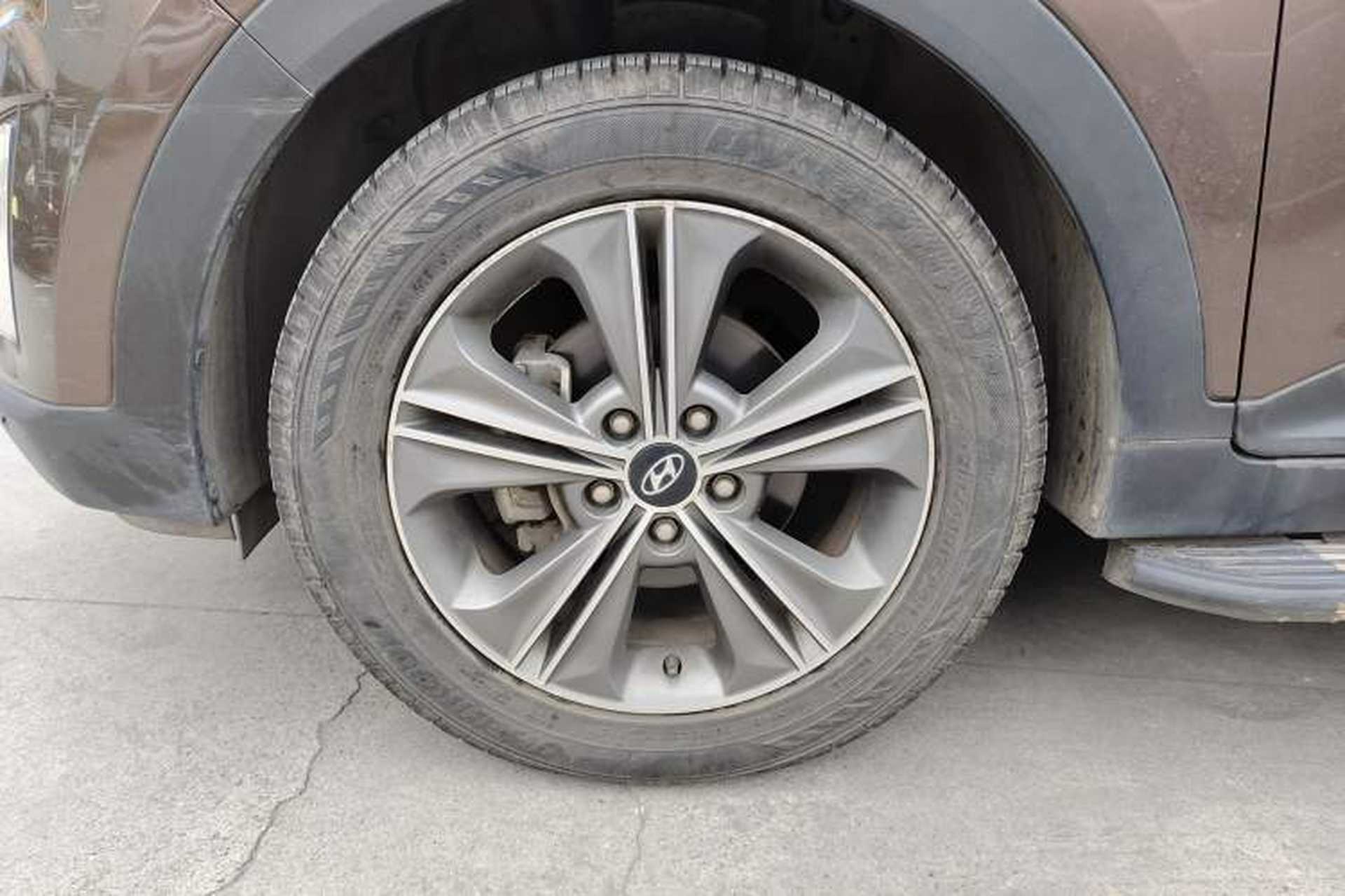 Used Hyundai ix25 2015 1.6L Automatic Two-Wheel Drive Smart GLS Trim Left Front Wheel Hub