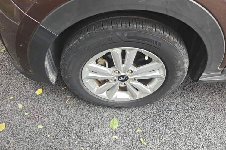 Used Hyundai ix25 2015 1.6L Manual Two-Wheel Drive Fashionable GS Model Left Front Wheel Hub