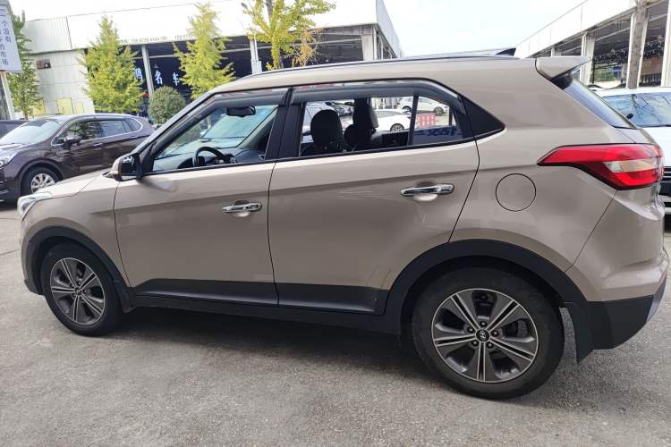 Used Hyundai ix25 2015 1.6L Automatic Two-Wheel-Drive Deluxe DLX Model Left Side