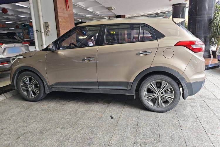 Used Hyundai ix25 2015 2.0L Automatic Two-Wheel Drive Intelligent GLS Left Side