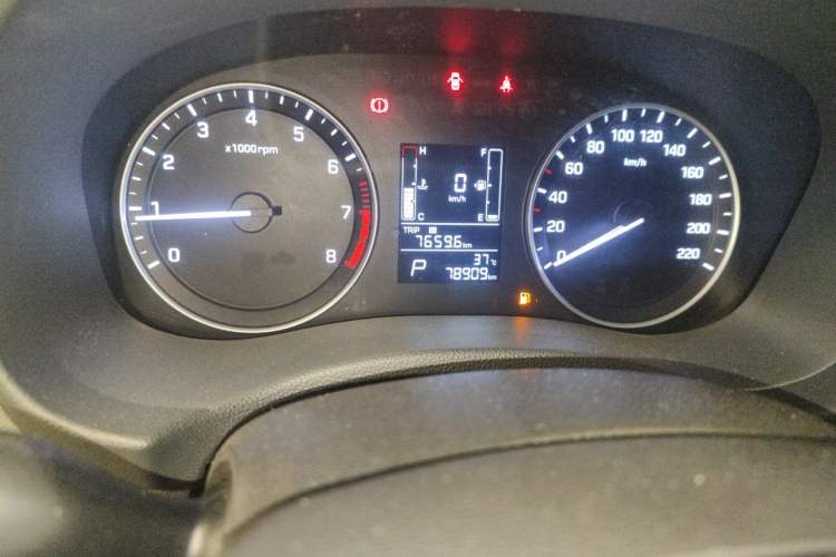 Used Hyundai ix25 2015 1.6L Automatic Two-Wheel Drive Smart GLS Trim Odometer Close Up
