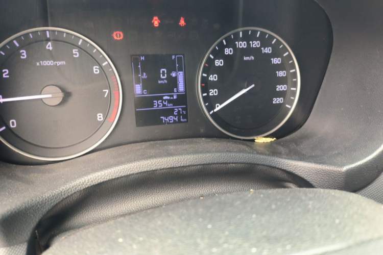 Used Hyundai ix25 2015 1.6L Manual Two-Wheel Drive Fashionable GS Model Odometer Close Up