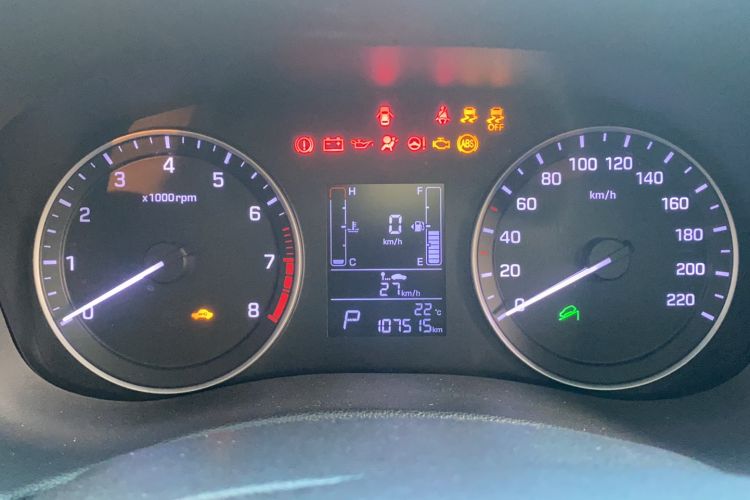 Used Hyundai ix25 2015 2.0L Automatic Two-Wheel Drive Intelligent GLS Odometer Close Up