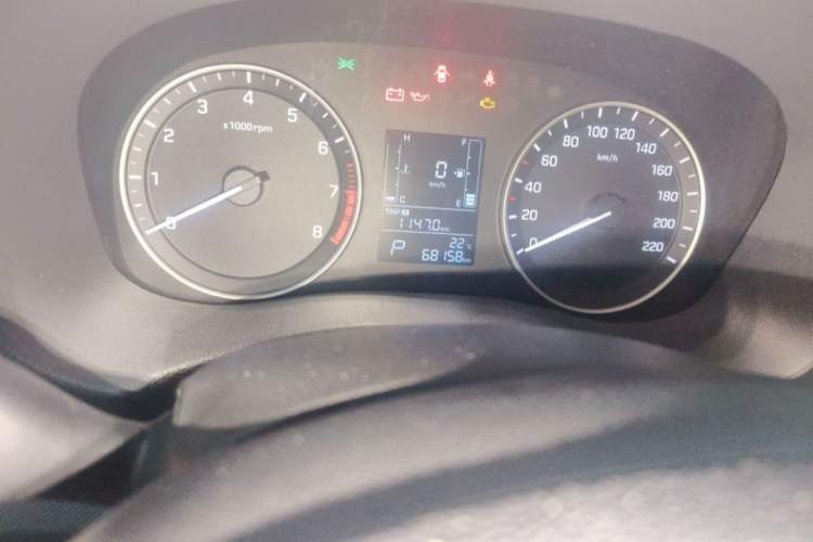 Used Hyundai ix25 2015 1.6L Automatic Two-Wheel Drive Smart GLS Trim Odometer Close Up