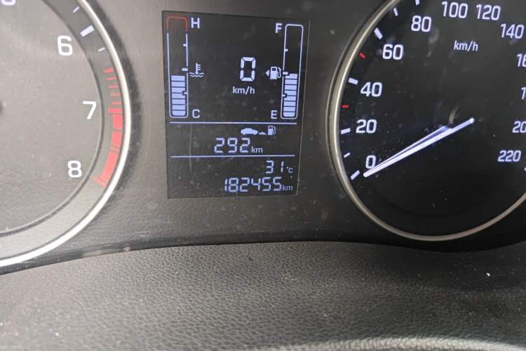 Used Hyundai ix25 2015 1.6L Manual Two-Wheel Drive Fashionable GS Model Odometer Close Up