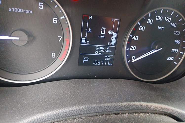 Used Hyundai ix25 2015 1.6L Automatic Two-Wheel-Drive Deluxe DLX Model Odometer Close Up