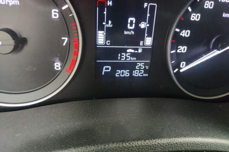 Used Hyundai ix25 2015 1.6L Automatic Two-Wheel Drive Smart GLS Trim Odometer Close Up