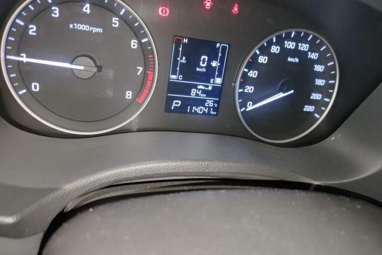 Used Hyundai ix25 2015 1.6L Automatic Two-Wheel-Drive Deluxe DLX Model Odometer Close Up