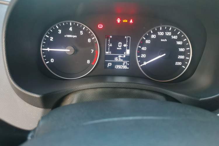 Used Hyundai ix25 2015 2.0L Automatic Two-Wheel Drive Intelligent GLS Odometer Close Up