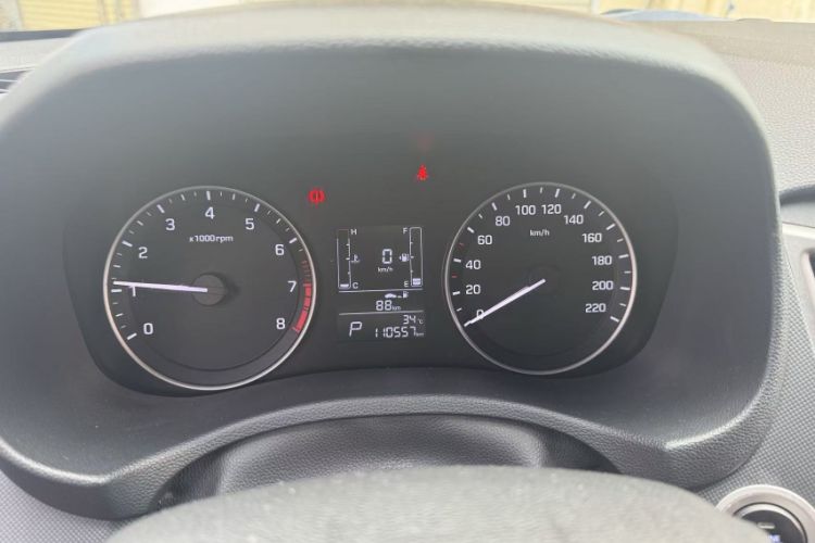 Used Hyundai ix25 2015 1.6L Automatic Two-Wheel-Drive Deluxe DLX Model Odometer Close Up