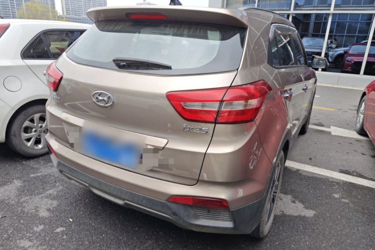 Used Hyundai ix25 2015 1.6L Automatic Two-Wheel-Drive Deluxe DLX Model Rear Right 45 Deg