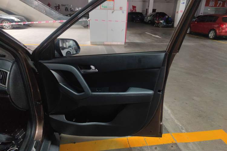 Used Hyundai ix25 2015 1.6L Automatic Two-Wheel-Drive Deluxe DLX Model Right Front Door Interior