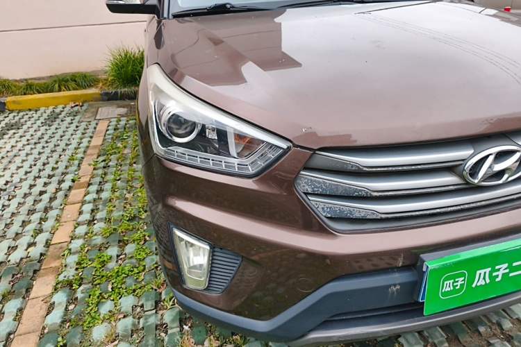 Used Hyundai ix25 2015 1.6L Automatic Two-Wheel-Drive Deluxe DLX Model Right Front Headlight