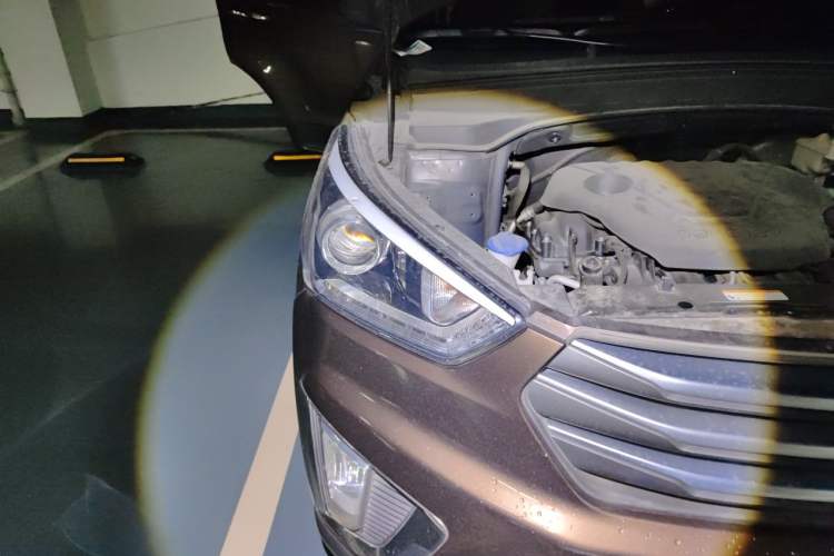 Used Hyundai ix25 2015 1.6L Automatic Two-Wheel-Drive Deluxe DLX Model Right Front Headlight