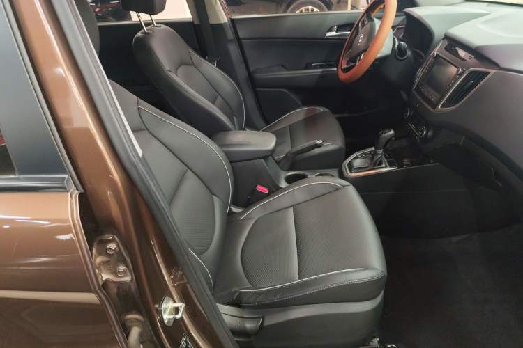 Used Hyundai ix25 2015 1.6L Automatic Two-Wheel-Drive Deluxe DLX Model Right Front Seat