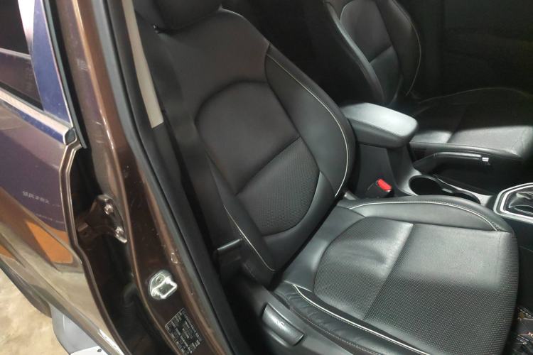 Used Hyundai ix25 2015 1.6L Automatic Two-Wheel-Drive Deluxe DLX Model Right Front Seat