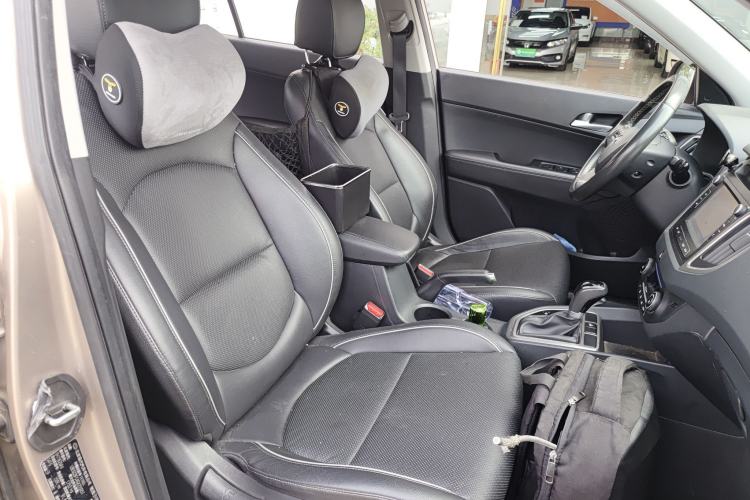 Used Hyundai ix25 2015 1.6L Automatic Two-Wheel-Drive Deluxe DLX Model Right Front Seat