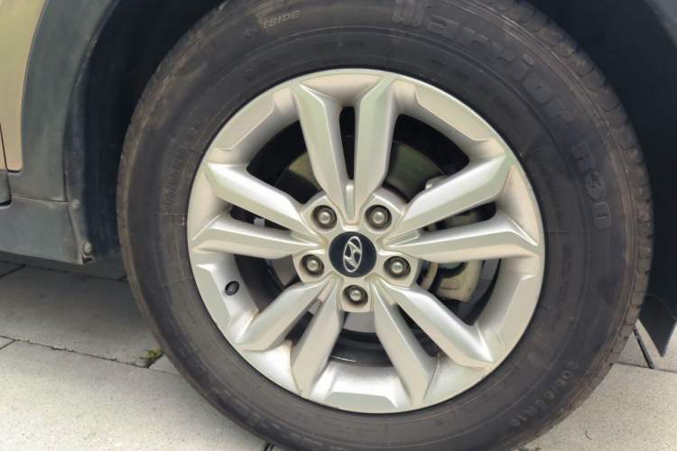 Used Hyundai ix25 2015 1.6L Manual Two-Wheel Drive Fashionable GS Model Right Front Wheel Hub