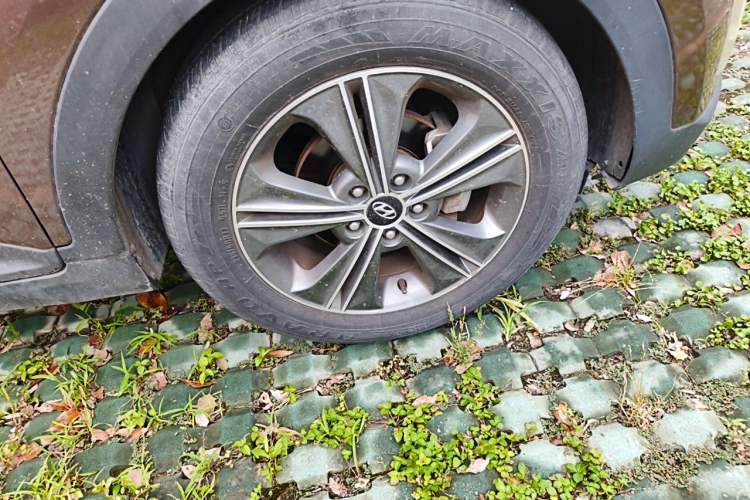 Used Hyundai ix25 2015 1.6L Automatic Two-Wheel-Drive Deluxe DLX Model Right Front Wheel Hub