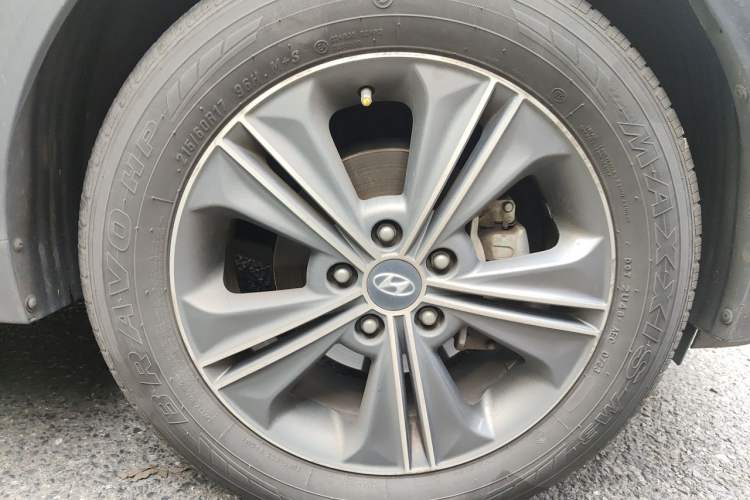 Used Hyundai ix25 2015 1.6L Automatic Two-Wheel Drive Smart GLS Trim Right Front Wheel Hub