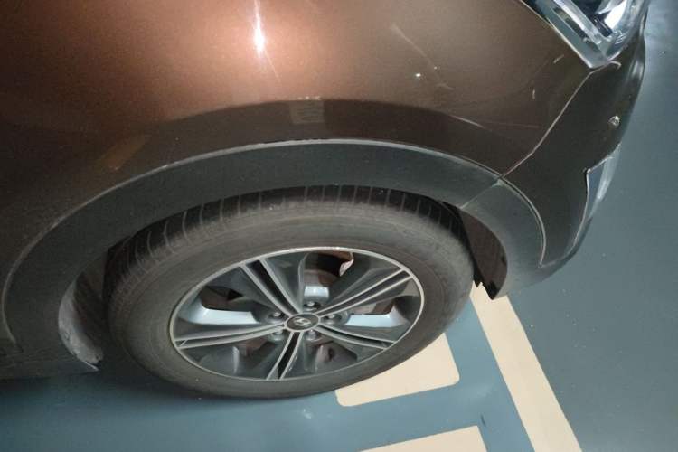 Used Hyundai ix25 2015 1.6L Automatic Two-Wheel-Drive Deluxe DLX Model Right Front Wheel Hub