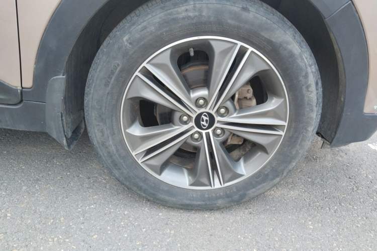 Used Hyundai ix25 2015 1.6L Automatic Two-Wheel Drive Smart GLS Trim Right Front Wheel Hub