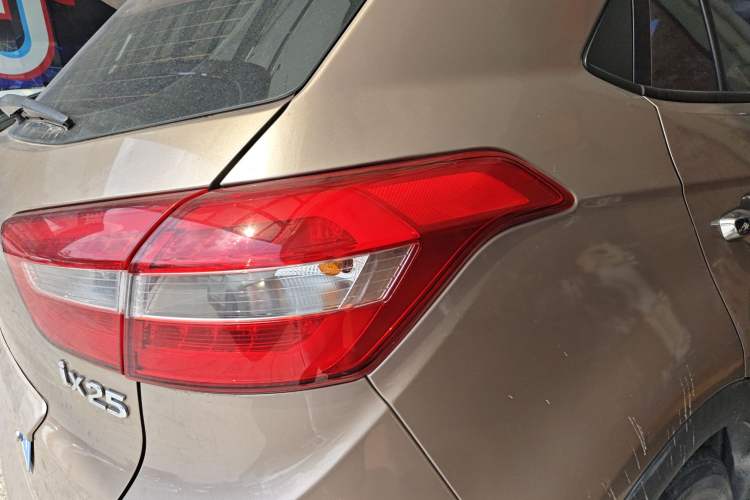 Used Hyundai ix25 2015 2.0L Automatic Two-Wheel Drive Intelligent GLS Right Rear Taillight