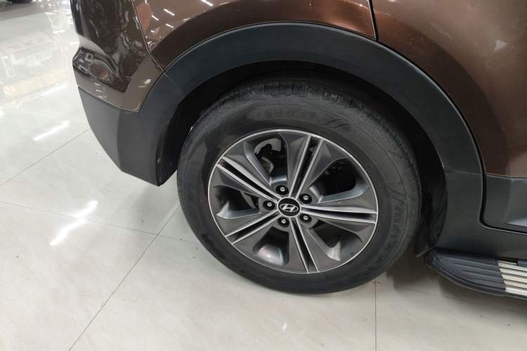 Used Hyundai ix25 2015 1.6L Automatic Two-Wheel-Drive Deluxe DLX Model Right Rear Wheel Hub