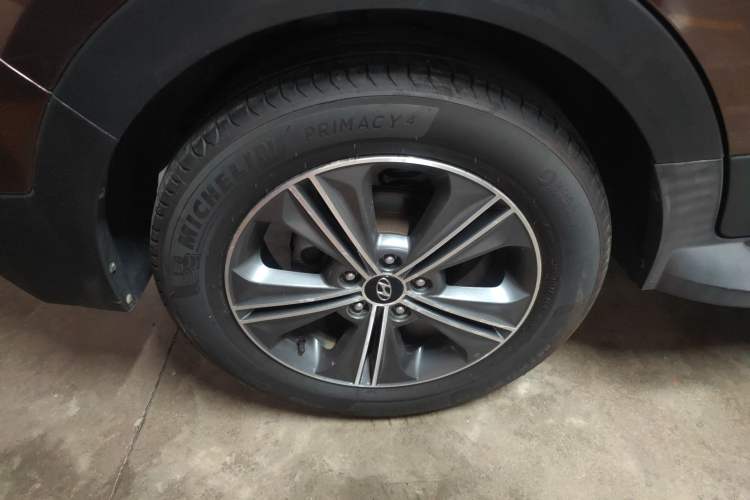 Used Hyundai ix25 2015 1.6L Automatic Two-Wheel-Drive Deluxe DLX Model Right Rear Wheel Hub