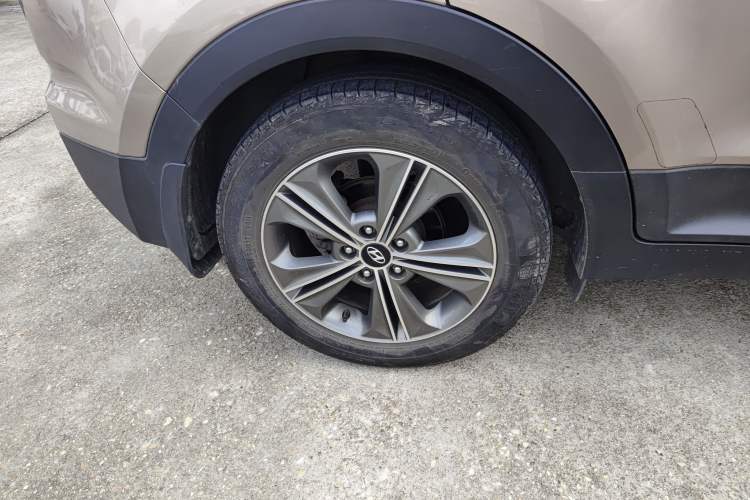 Used Hyundai ix25 2015 1.6L Automatic Two-Wheel-Drive Deluxe DLX Model Right Rear Wheel Hub