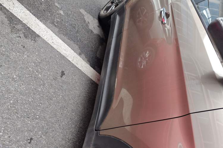 Used Hyundai ix25 2015 1.6L Automatic Two-Wheel-Drive Deluxe DLX Model Right Side Sill