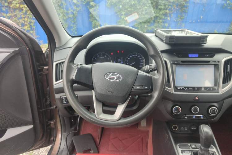 Used Hyundai ix25 2015 1.6L Automatic Two-Wheel Drive Fashionable GS Model Steering Wheel