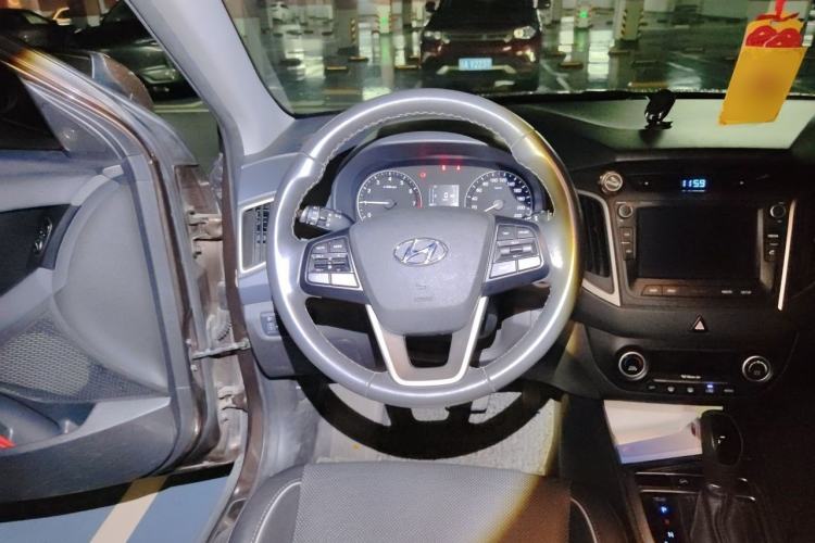 Used Hyundai ix25 2015 1.6L Automatic Two-Wheel-Drive Deluxe DLX Model Steering Wheel