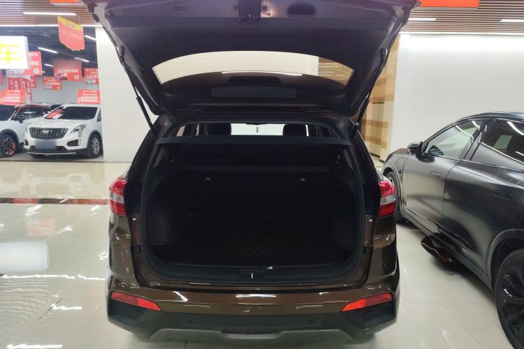 Used Hyundai ix25 2015 1.6L Automatic Two-Wheel-Drive Deluxe DLX Model Trunk