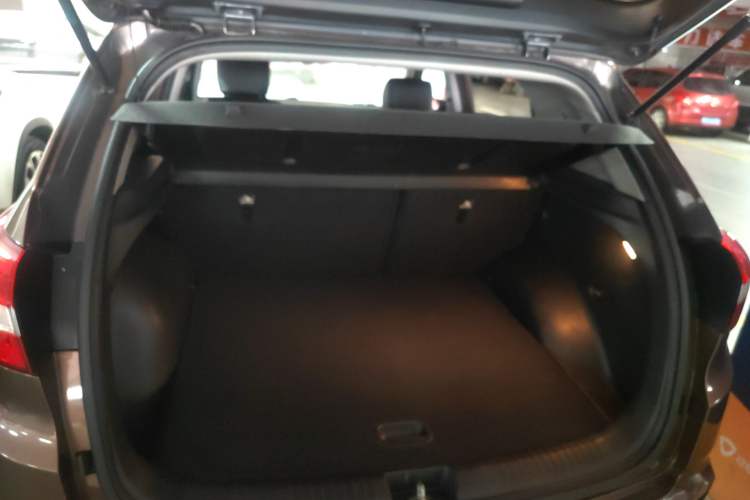 Used Hyundai ix25 2015 1.6L Automatic Two-Wheel-Drive Deluxe DLX Model Trunk