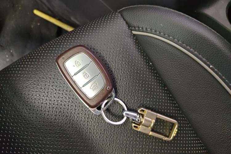 Used Hyundai ix25 2015 2.0L Automatic Two-Wheel Drive Intelligent GLS Vehicle Key