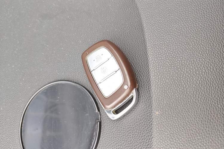 Used Hyundai ix25 2015 1.6L Automatic Two-Wheel-Drive Deluxe DLX Model Vehicle Key