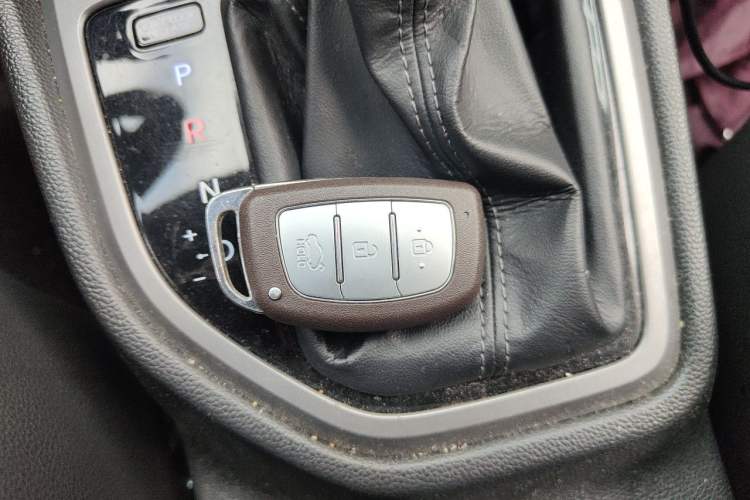 Used Hyundai ix25 2015 1.6L Automatic Two-Wheel Drive Smart GLS Trim Vehicle Key