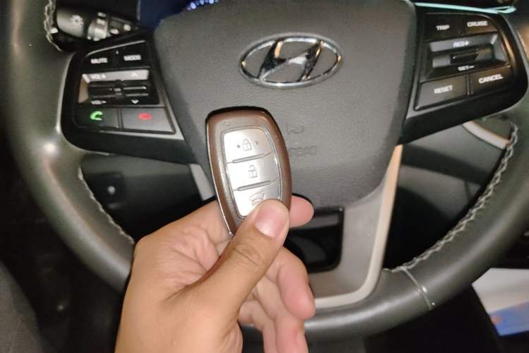 Used Hyundai ix25 2015 1.6L Automatic Two-Wheel-Drive Deluxe DLX Model Vehicle Key